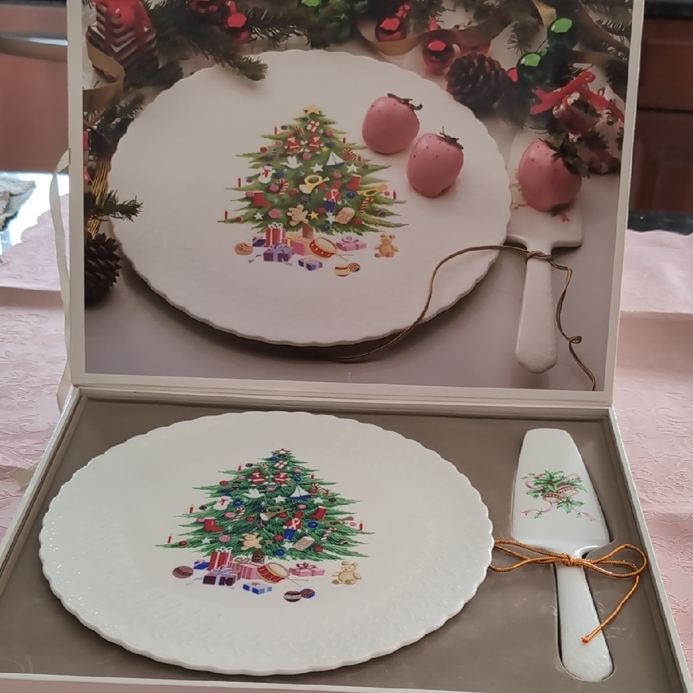Mikasa Christmas Tree Serveware Set - White and Green